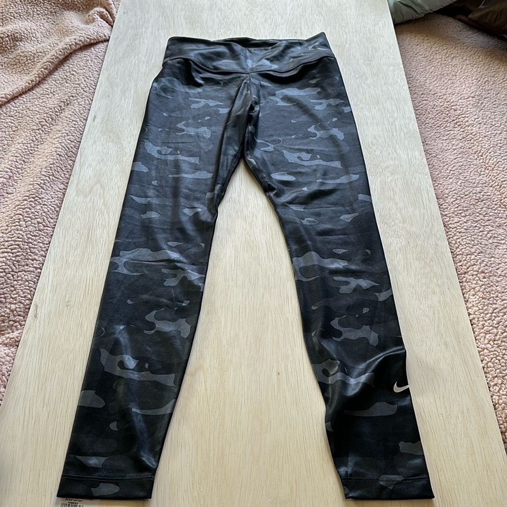 Medium Nike camo full length leggings
